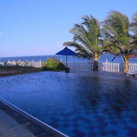 Peacock Beach Hotel 汉班托塔 外观 照片