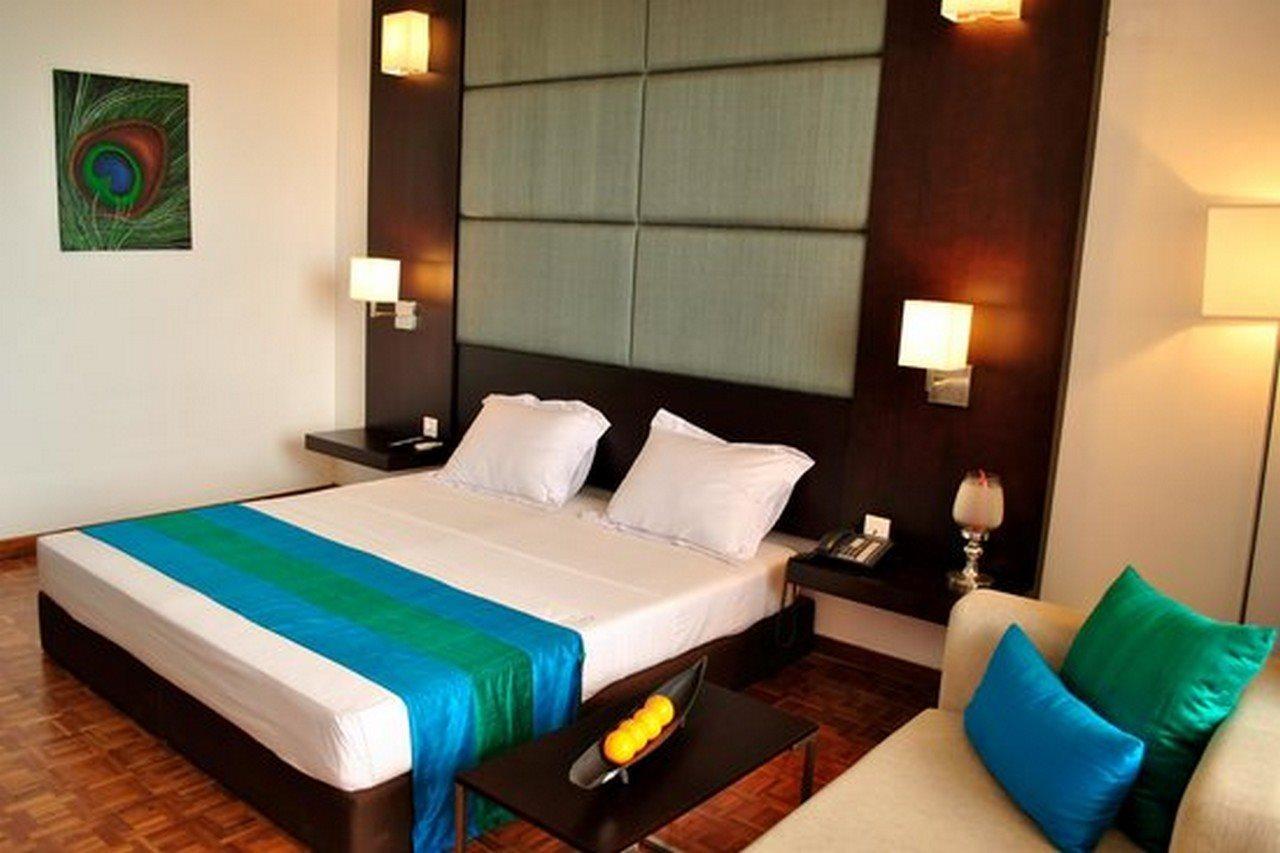 Peacock Beach Hotel 汉班托塔 外观 照片