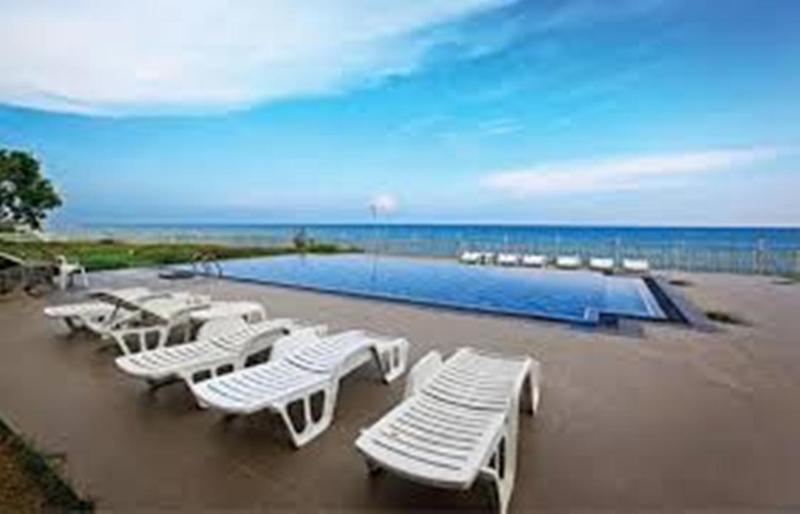 Peacock Beach Hotel 汉班托塔 外观 照片