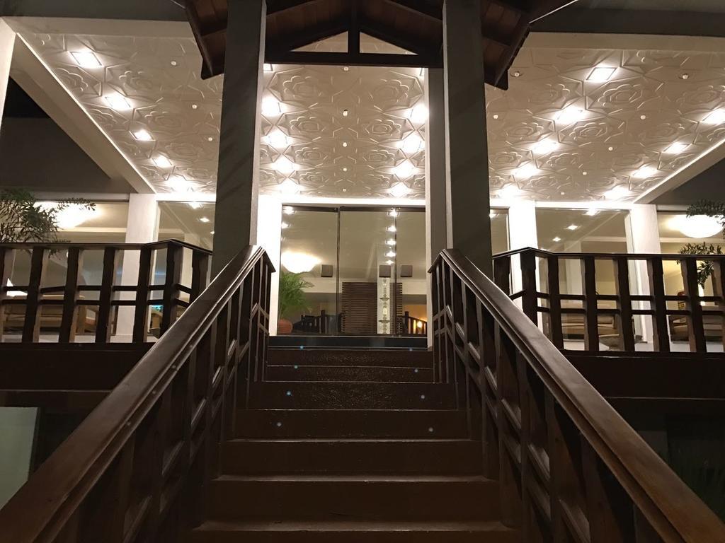 Peacock Beach Hotel 汉班托塔 外观 照片