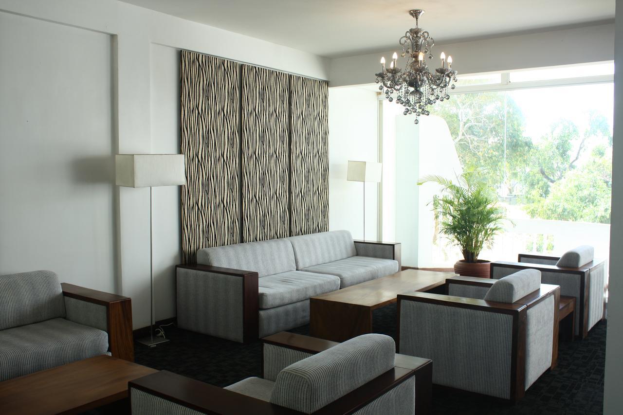 Peacock Beach Hotel 汉班托塔 外观 照片