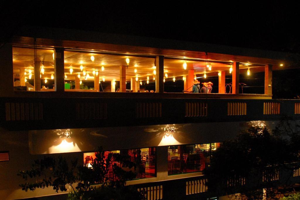 Peacock Beach Hotel 汉班托塔 外观 照片