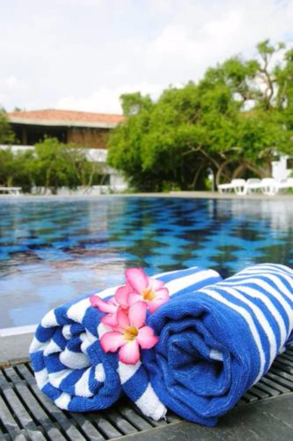 Peacock Beach Hotel 汉班托塔 外观 照片