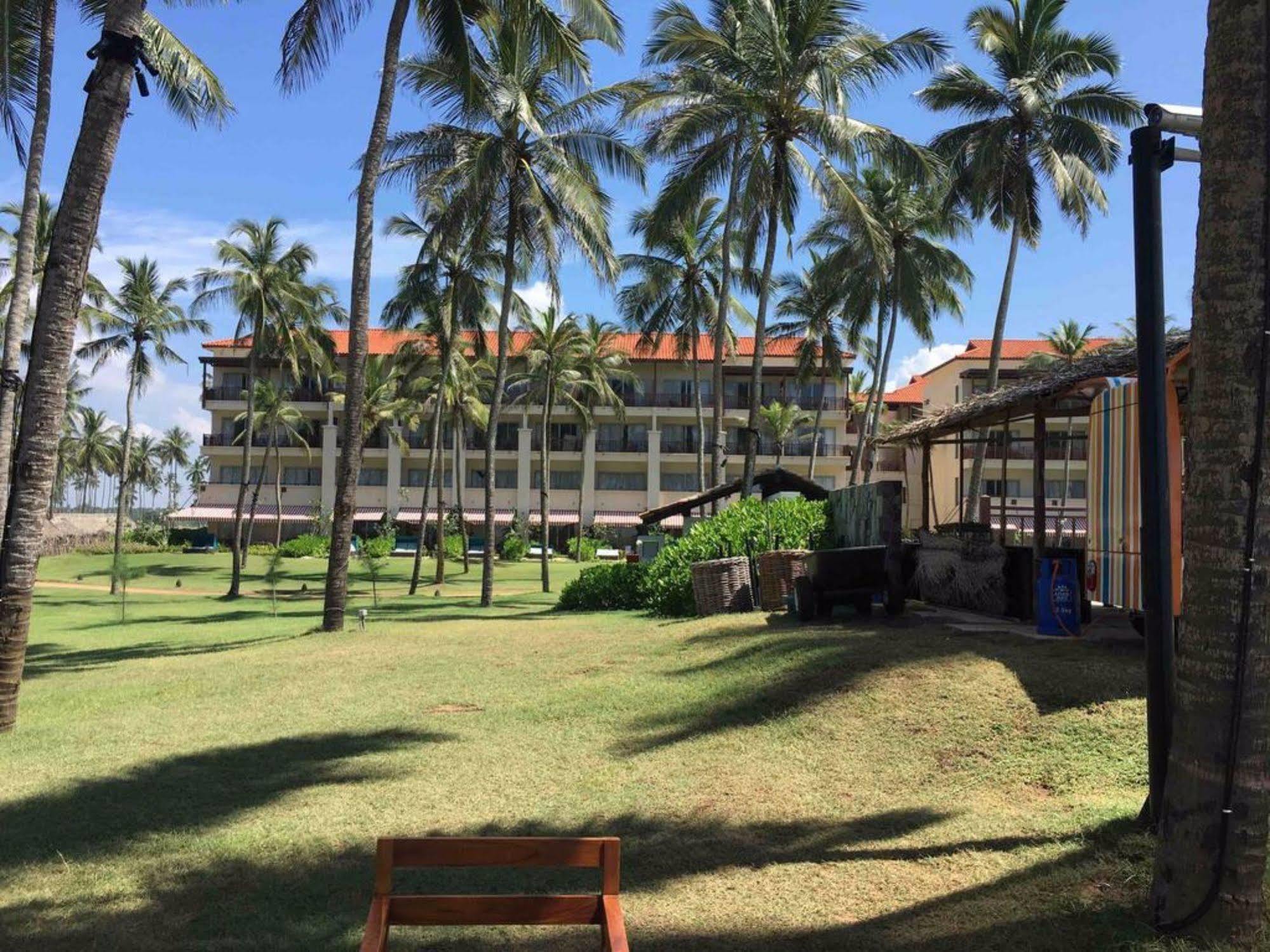 Peacock Beach Hotel 汉班托塔 外观 照片