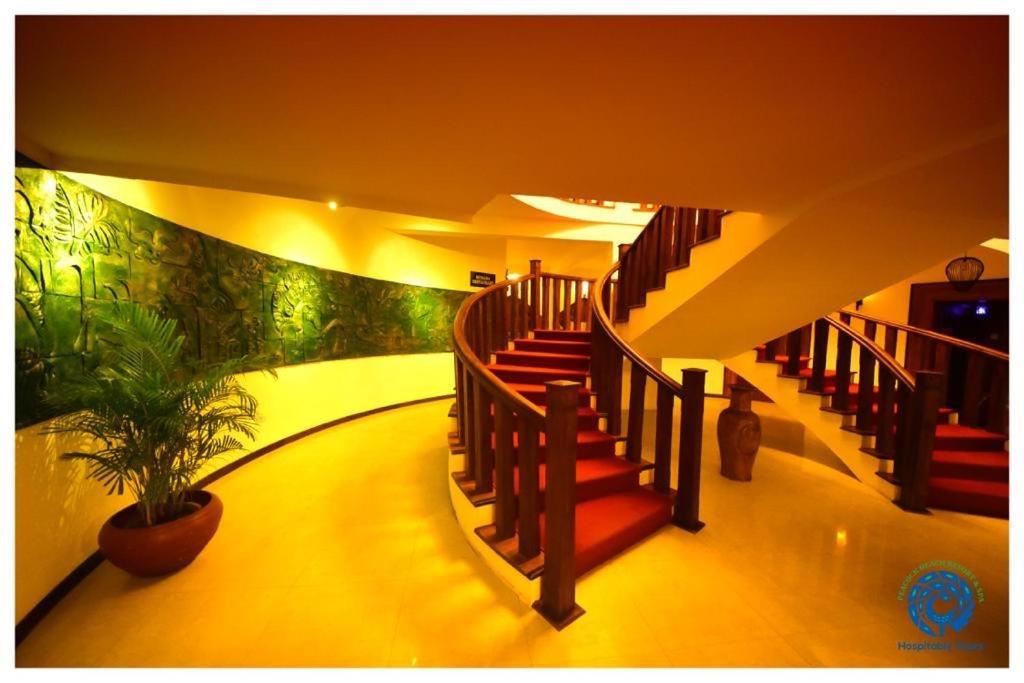 Peacock Beach Hotel 汉班托塔 外观 照片