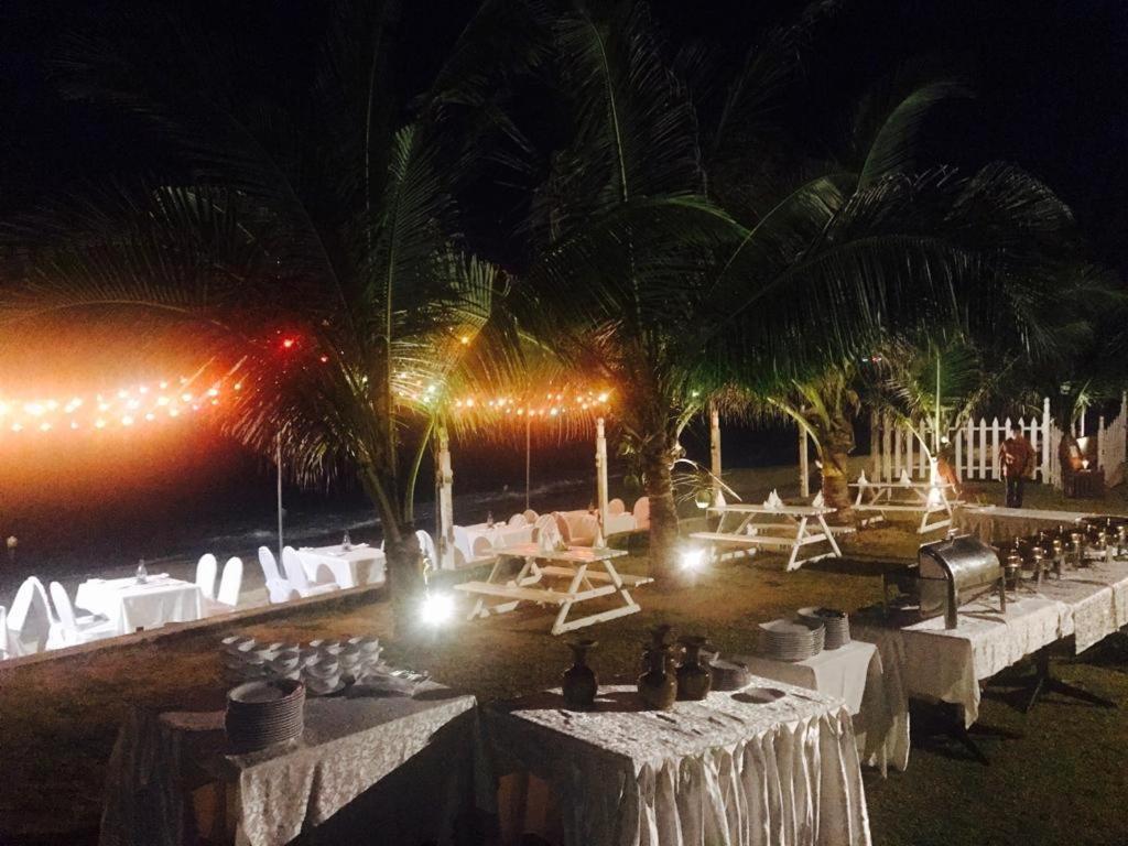 Peacock Beach Hotel 汉班托塔 外观 照片