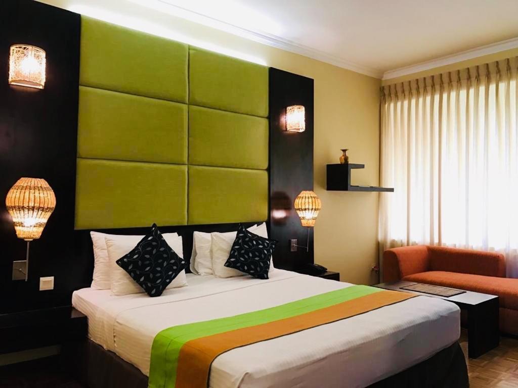Peacock Beach Hotel 汉班托塔 外观 照片