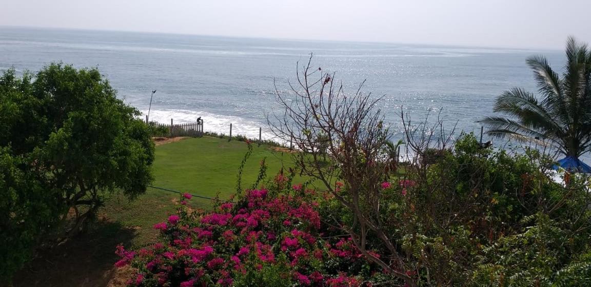 Peacock Beach Hotel 汉班托塔 外观 照片