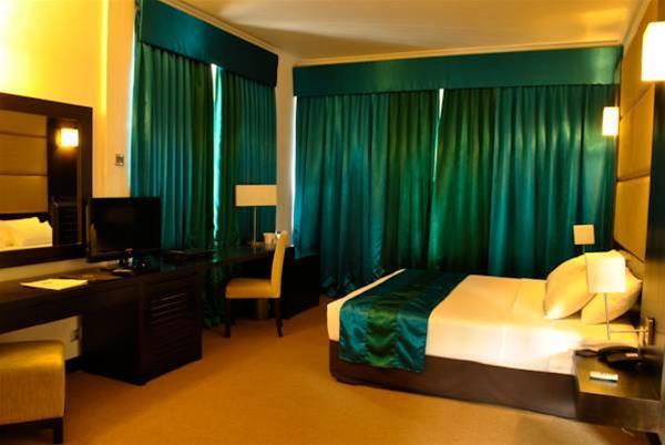 Peacock Beach Hotel 汉班托塔 外观 照片